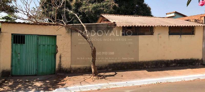 VENDO IMVEL COM 3 BARRACES DE 475 M NO BAIRRO FLORESTA.