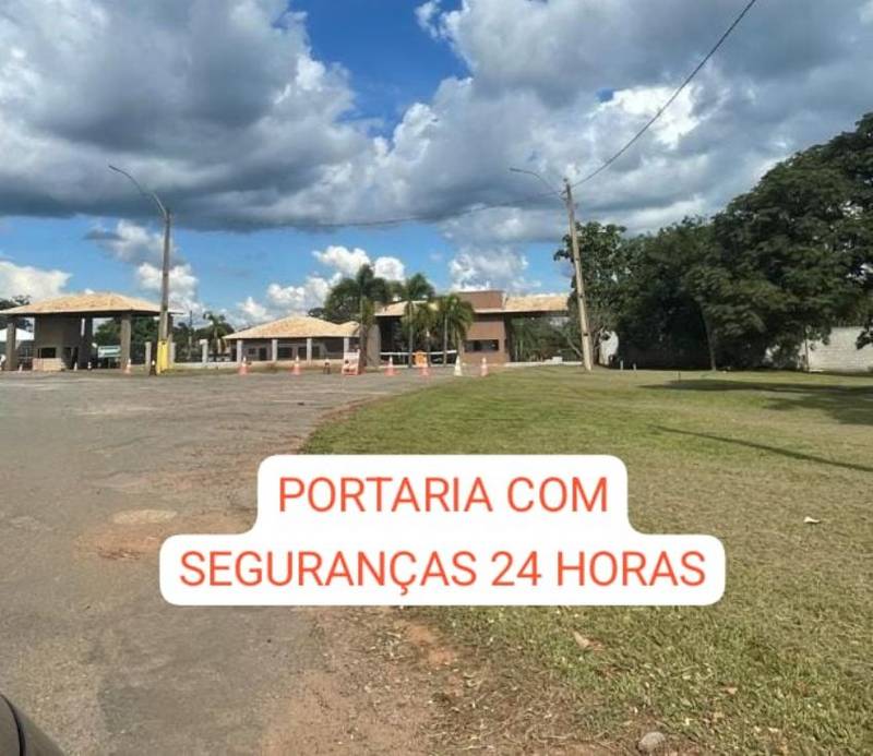 VENDE-SE CHCARA NO CONDOMINIO COUNTRY VILLE, EM HIDROLANDIA.
