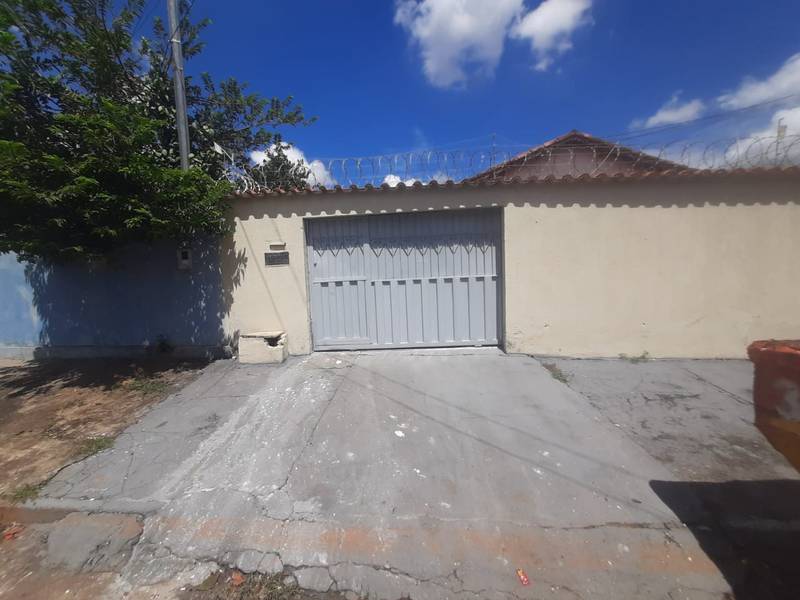ALUGA-SE CASA COM 3 QUARTOS SENDO UMA SUTE - BAIRRO GOI - GOINIA - GO