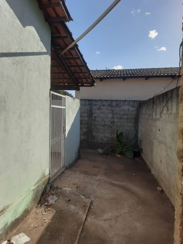 ALUGA-SE BARRAC�O - PARQUE OESTE INDUSTRIAL - GOI�NIA - GO