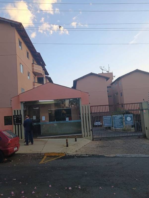 VENDE - SE, UM APARTAMENTO DE 3/4 EM ANPOLIS.