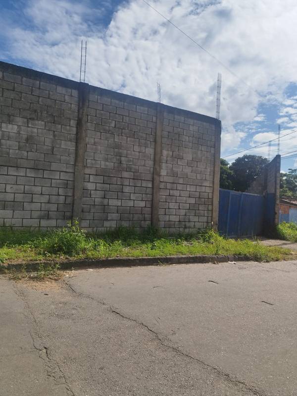 VENDO �REA COM 2.237 M�, 4 LOTES CONT�GUOS, LOCALIZADA RESIDENCIAL P�R DO SOL APARECIDA DE GOI�NIA