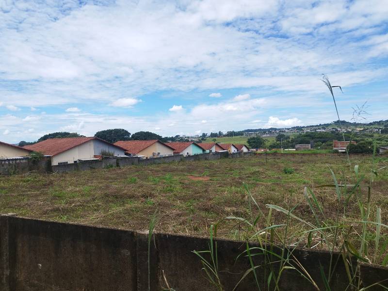 VENDO �REA 11.600 M�, LOCALIZADA NA GO-469, � 500 METROS DA GO-060, ST TERRA SANTA - TRINDADE - GO