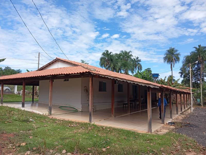 VENDE - SE, UMA CH�CARA NA BEIRA DA USINA HIDREL�TRICA DO ROCHEDO. PIRANCANJUBA - GO.