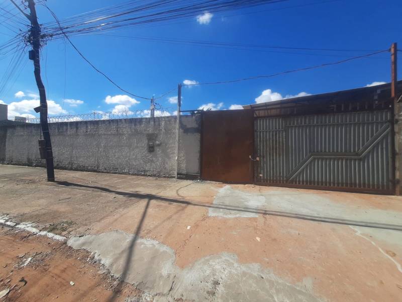 ALUGO �REA COM 1.372 M� COM PARTE COBERTA - BAIRRO GOI� - GOI�NIA - GO
