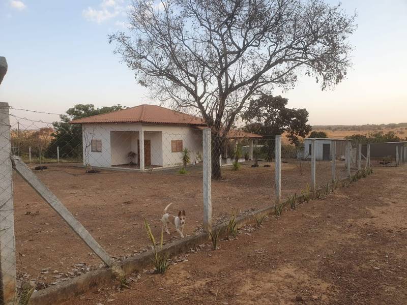 VENDE - SE, CH�CARA COM C�RREGO EM ARAGOI�NIA. 
