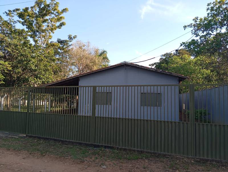 VENDE - SE, CH�CARA NA BEIRA DO RIO CALDAS. EM CALDAZINHA - GO.