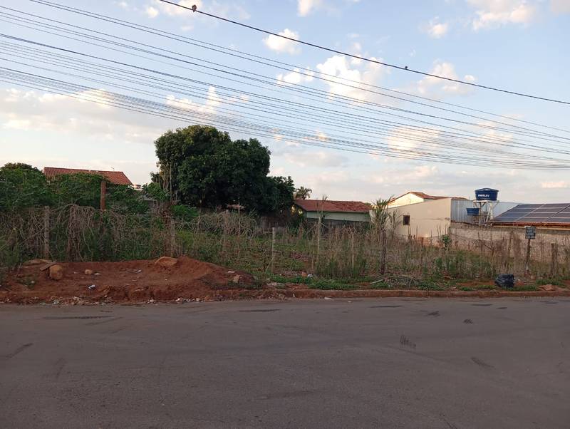 VENDE - SE, TERRENO DE 1.080 M�, NO SETOR DOM BOSCO, NA CIDADE DE NER�POLIS, GOI�S.